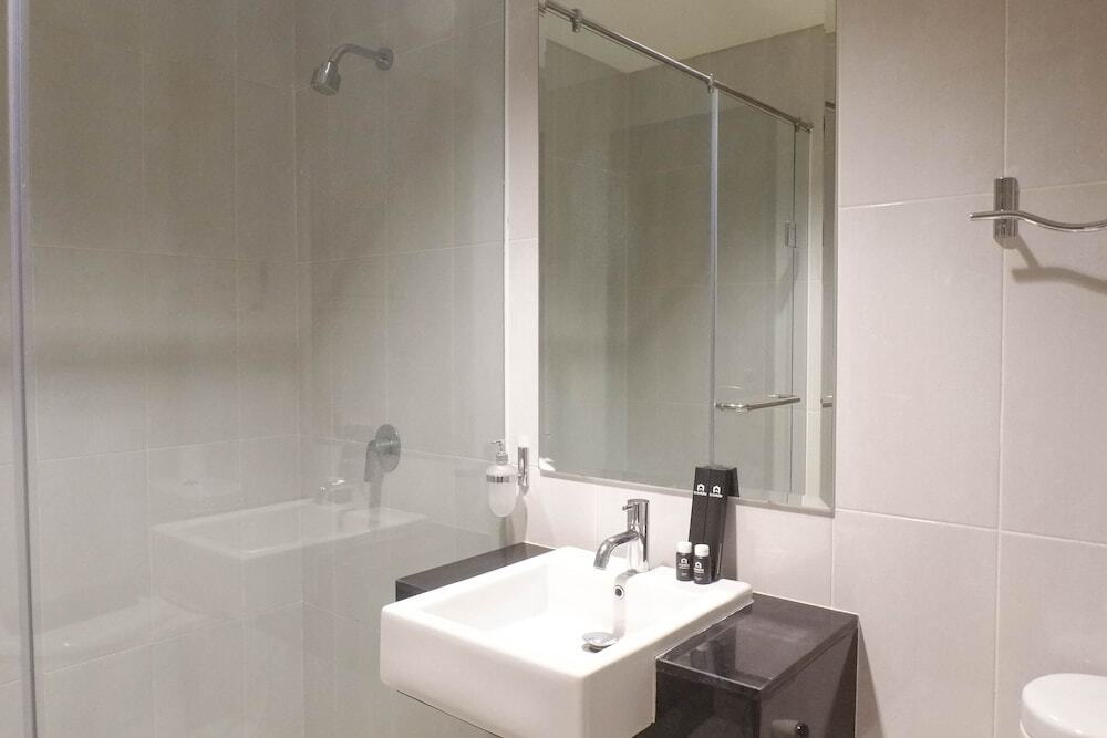 Сурабая: Exclusive and Vibrant 1BR Apartment at Praxis