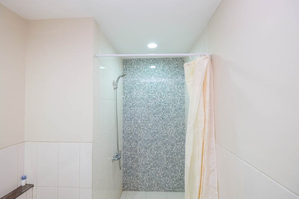 Джакарта: Nice And Cozy Studio Apartment At Nine Residence