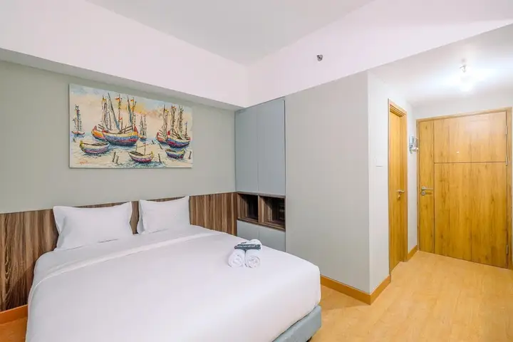 Бекаси: Comfortable Pool View Studio Room At Gateway Park Lrt City Bekasi Apartment