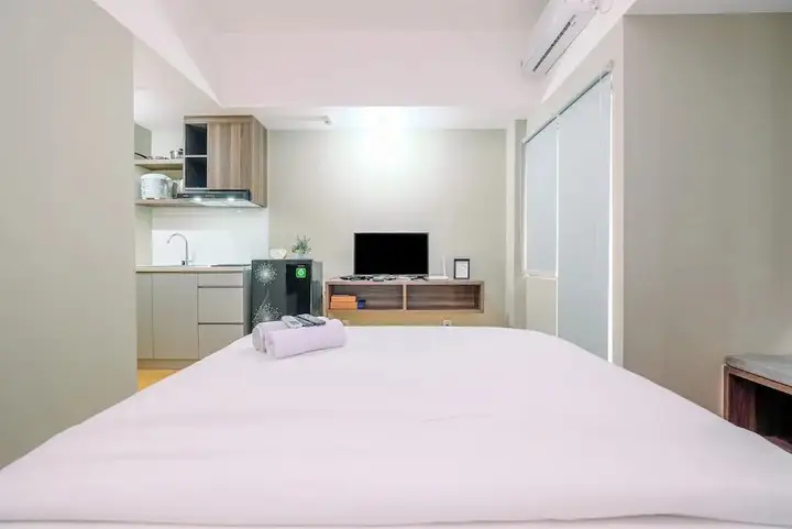 Бекаси: Comfortable Pool View Studio Room At Gateway Park Lrt City Bekasi Apartment