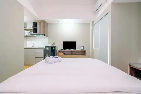 Comfortable Pool View Studio Room At Gateway Park Lrt City Bekasi Apartment — фото 1