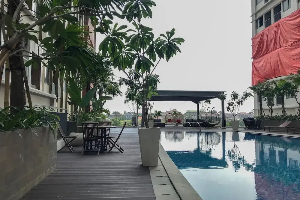 Бекаси: Comfortable Pool View Studio Room At Gateway Park Lrt City Bekasi Apartment