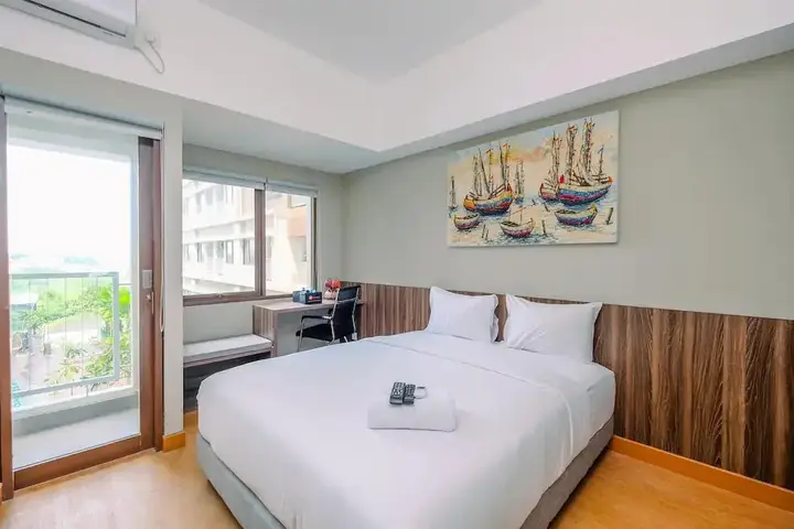Бекаси: Comfortable Pool View Studio Room At Gateway Park Lrt City Bekasi Apartment