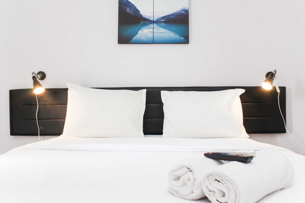 Чикаранг: Homey And Simply Studio Room At Enviro Apartment