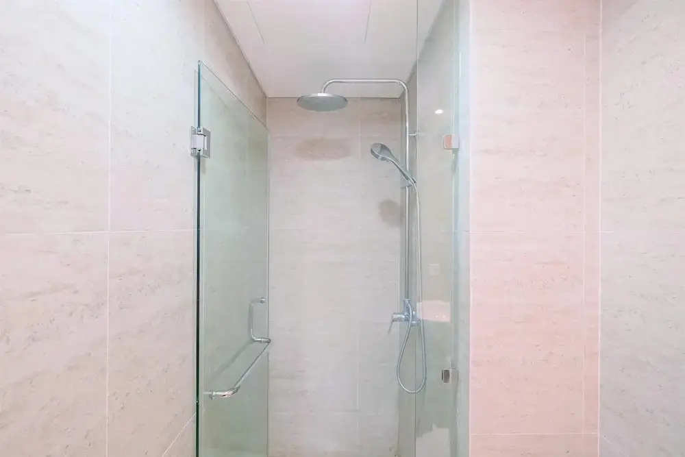 Джакарта: Comfortable And Minimalist 2Br At Gold Coast Apartment