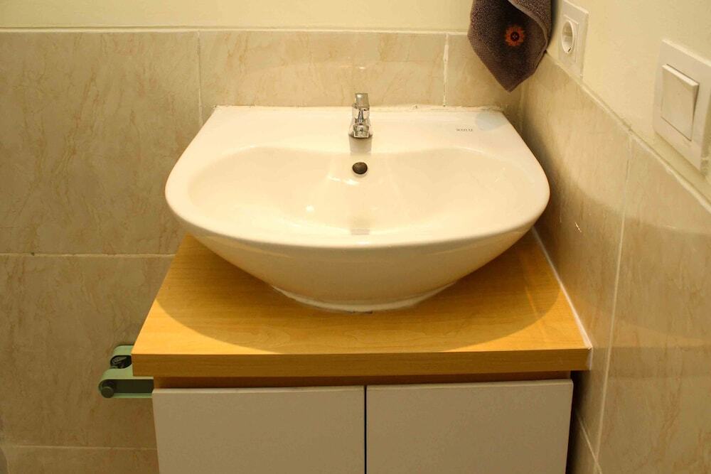 Сибату: Comfortable And Spacious 2Br At Meikarta Apartment