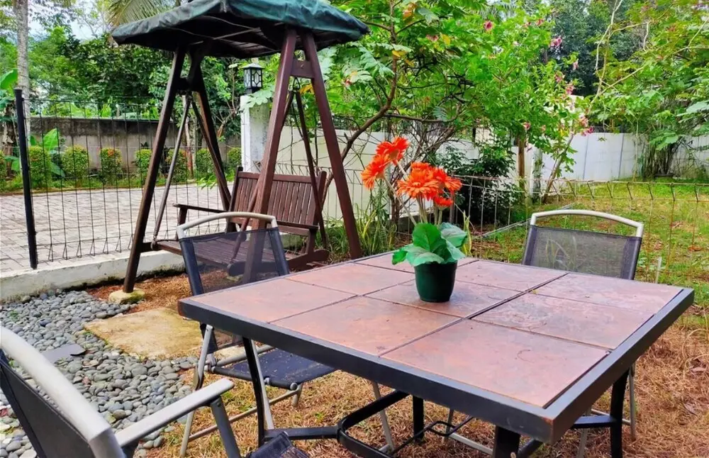 Богор: Bogor - Beautiful Room for 2 With Ac