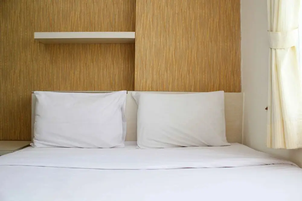Minimalist and Warm 2BR Bassura City Apartment — фото 1