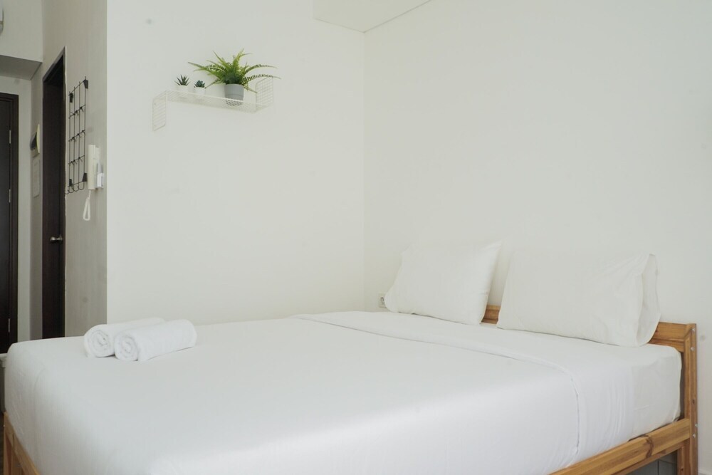 Legok: Comfort Studio at Casa De Parco Apartment