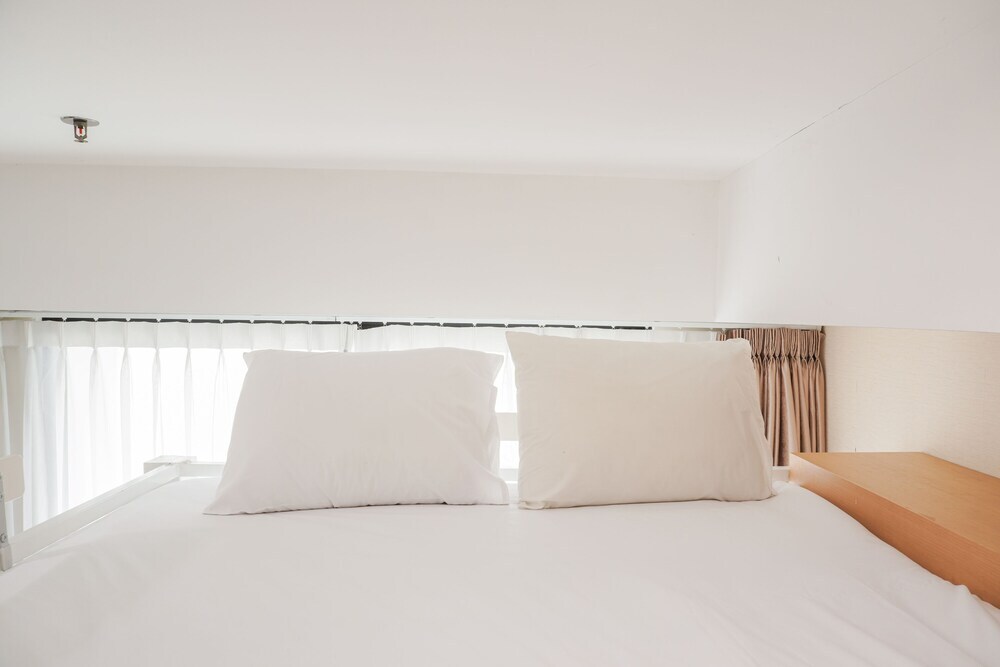 Джакарта: Fancy and Nice Studio Room Apartment at Nine Residence