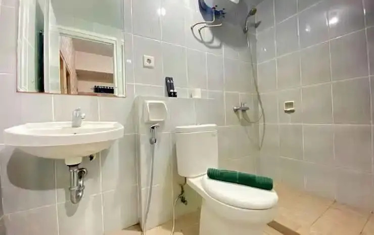 Бандунг: Pleasant 2BR Apartment at Newton Residence
