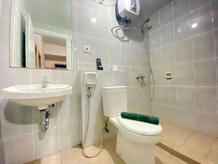 Бандунг: Pleasant 2BR Apartment at Newton Residence