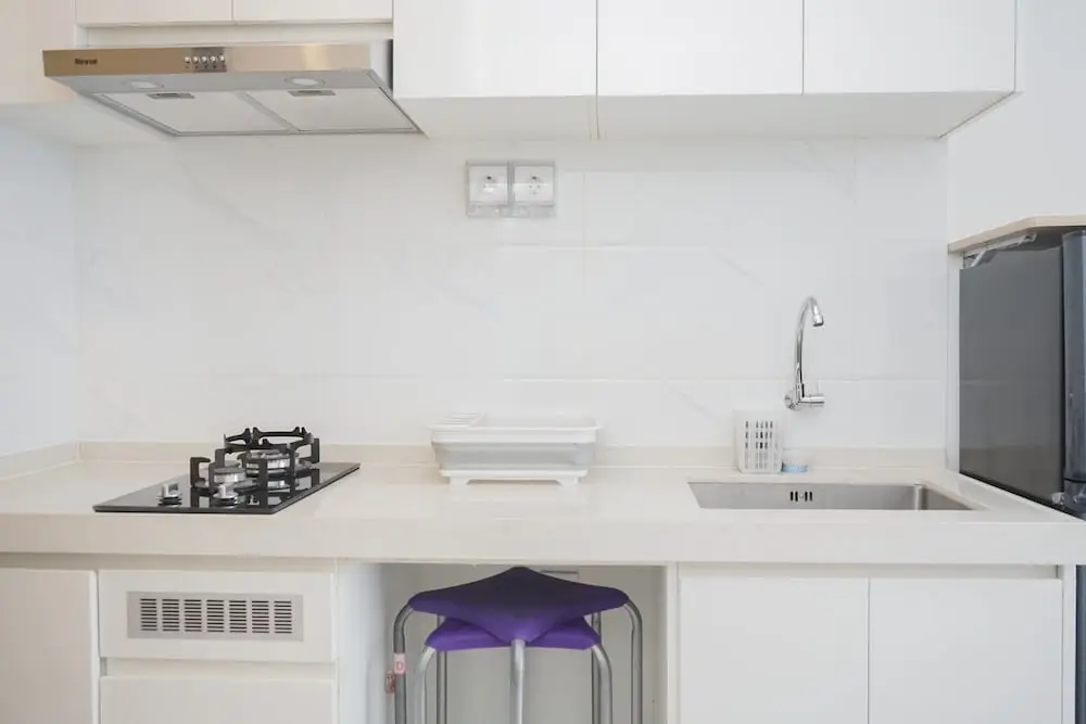 Legok: Cozy Stay and Strategic Studio at Sky House Apartment BSD