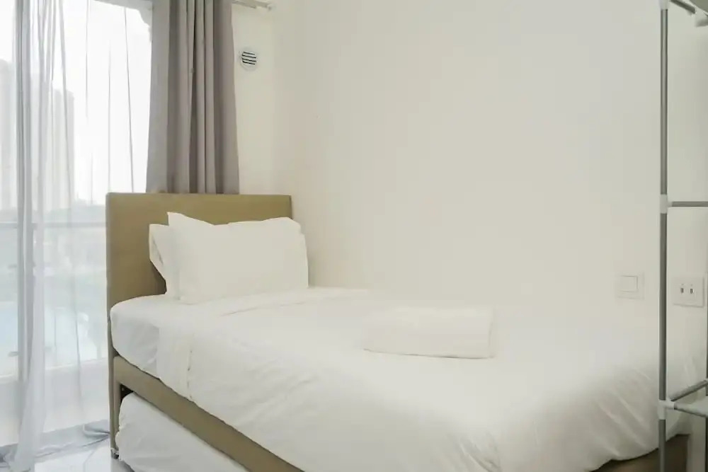 Legok: Cozy Stay and Strategic Studio at Sky House Apartment BSD
