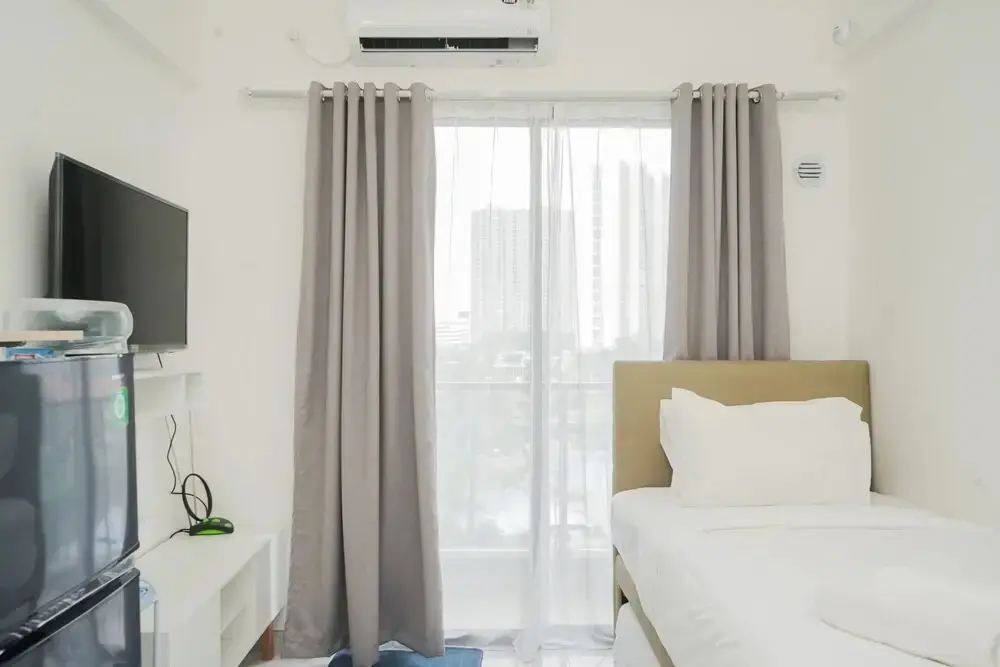 Legok: Cozy Stay and Strategic Studio at Sky House Apartment BSD