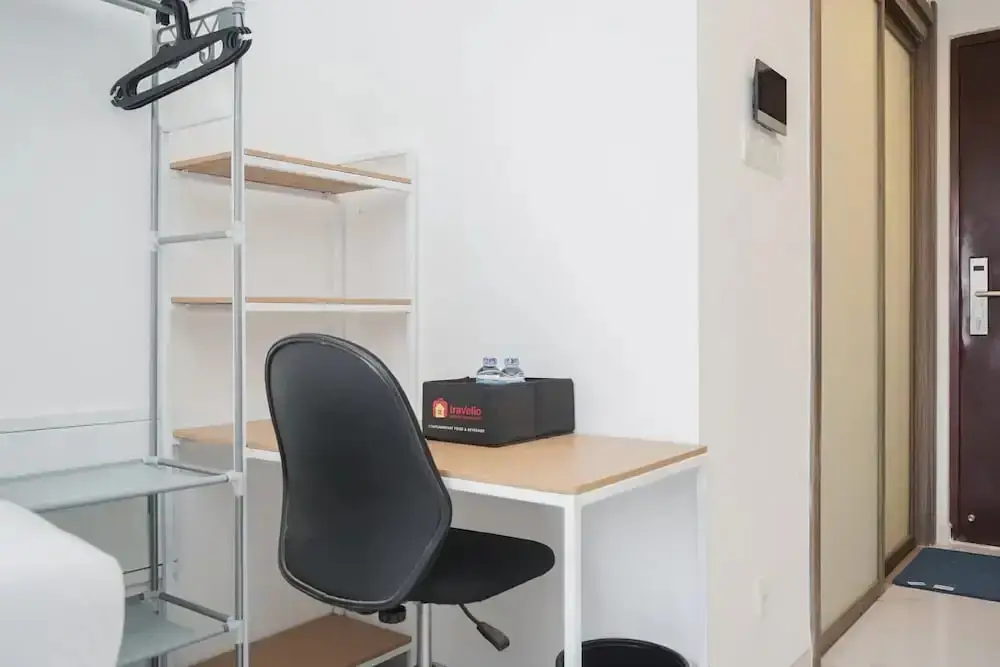 Legok: Cozy Stay and Strategic Studio at Sky House Apartment BSD
