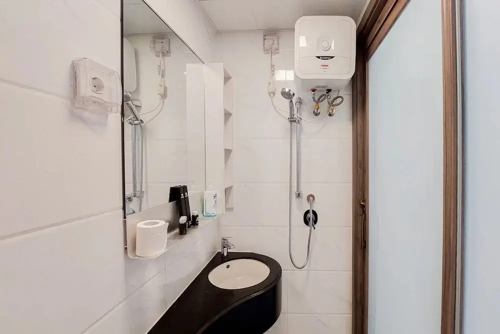 Legok: Cozy Stay and Strategic Studio at Sky House Apartment BSD