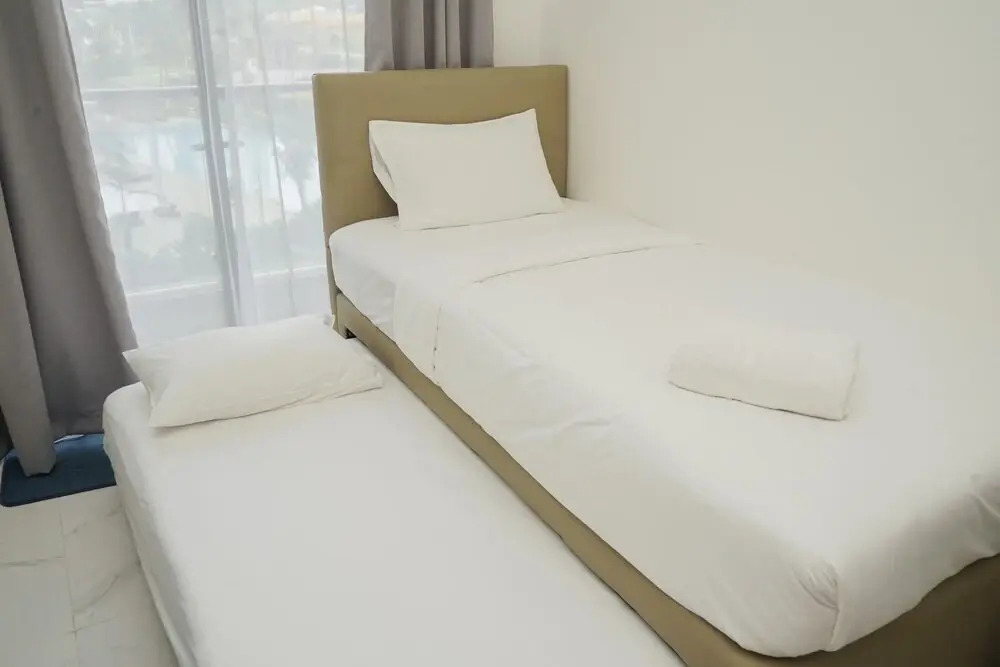 Legok: Cozy Stay and Strategic Studio at Sky House Apartment BSD