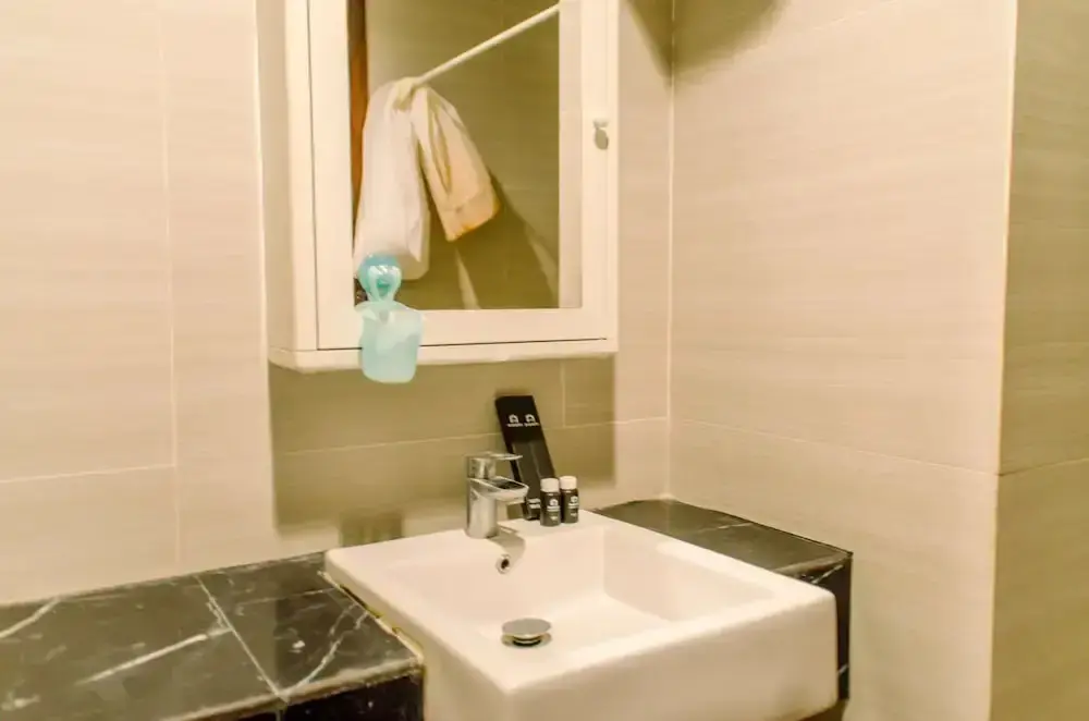 Джакарта: Comfort and Simply Studio at West Vista Apartment