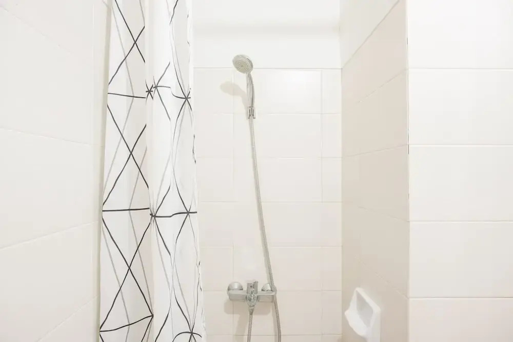 Джакарта: Comfortable and Minimalist Studio Apartment at Woodland Park Residence