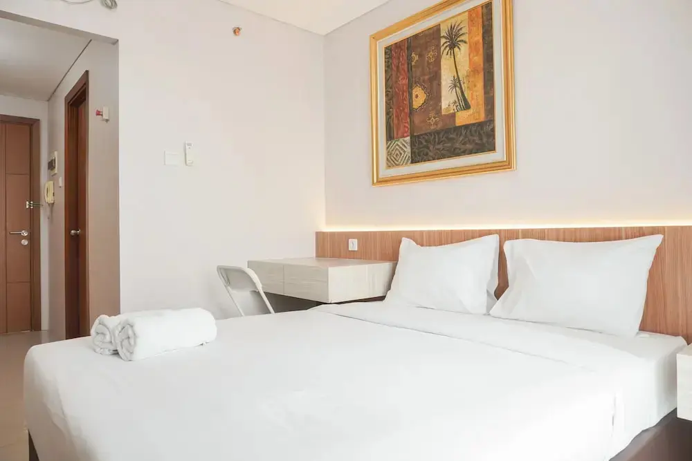Джакарта: Comfortable and Minimalist Studio Apartment at Woodland Park Residence