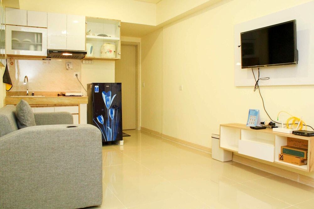 Сибату: Cozy Living and Tidy 1BR Meikarta Apartment