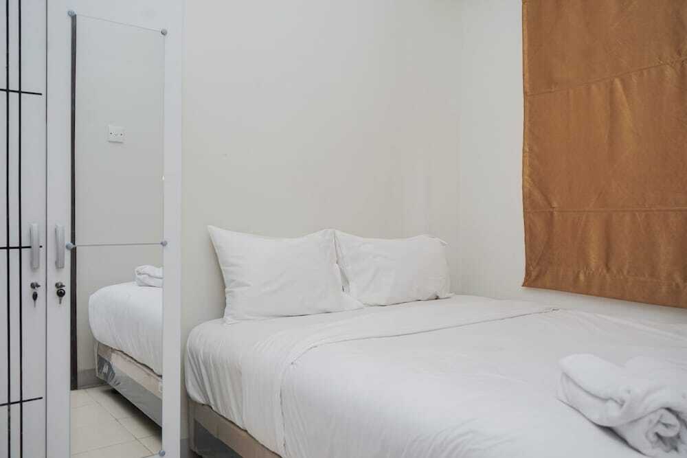 Южный Тангеранг: Comfort and Nice 2BR at Serpong Greenview Apartment