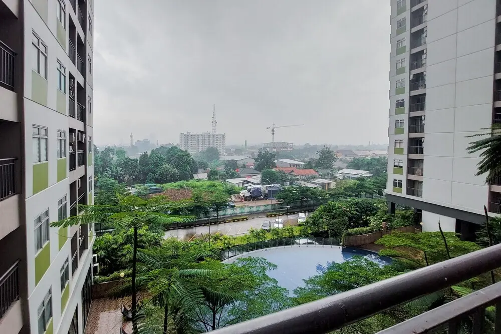 Южный Тангеранг: Comfort and Nice 2BR at Serpong Greenview Apartment
