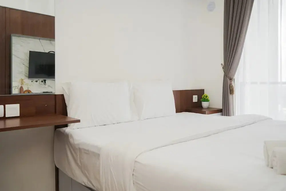Legok: Spacious and Smart Studio Apartment at Sky House BSD