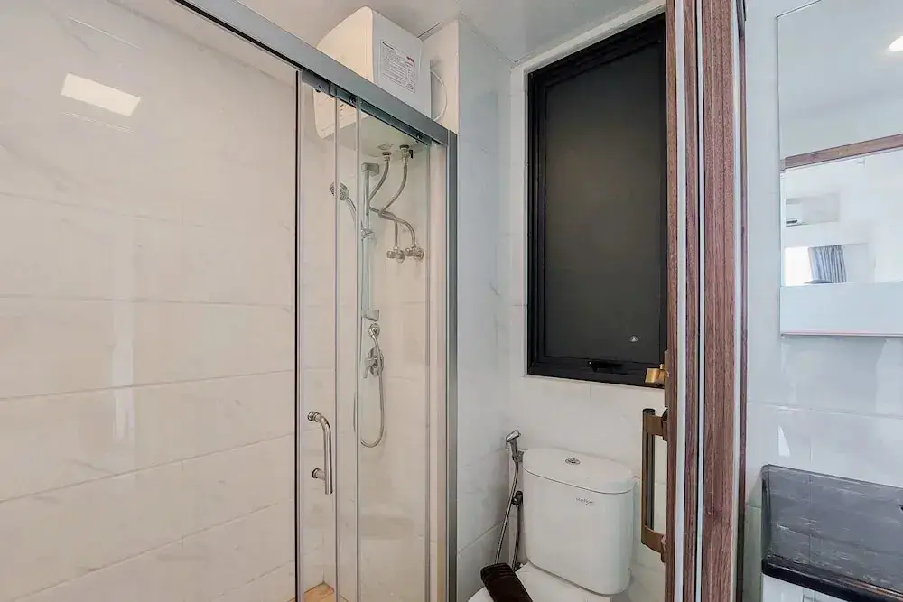 Legok: Comfortable Design 2BR with Washing Machine Sky House BSD Apartment