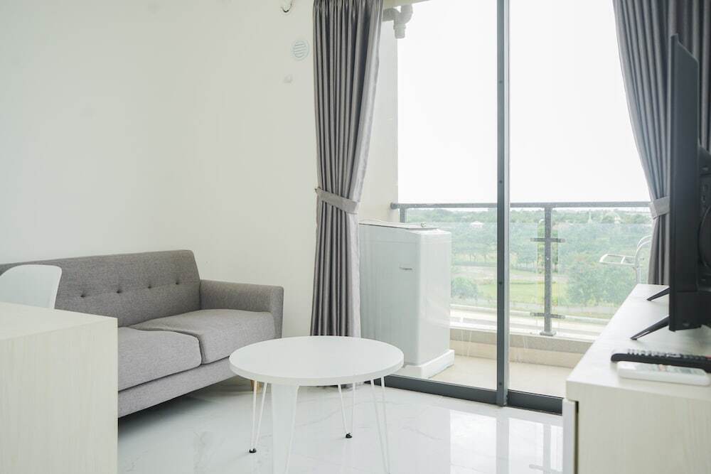 Legok: Comfortable Design 2BR with Washing Machine Sky House BSD Apartment