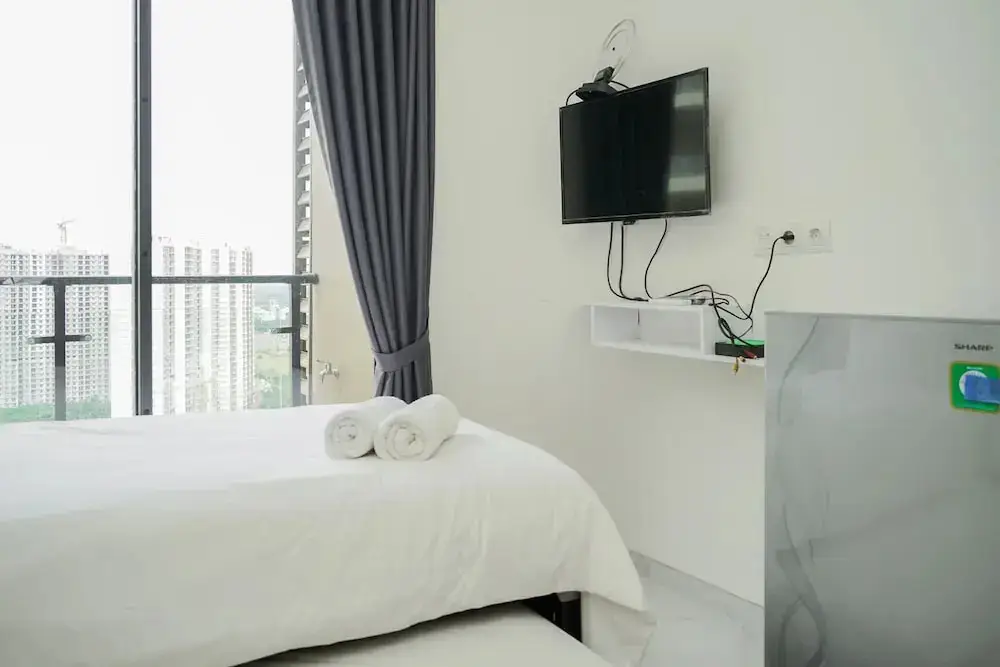 Legok: Comfy and High Floor Studio at Sky House BSD Apartment