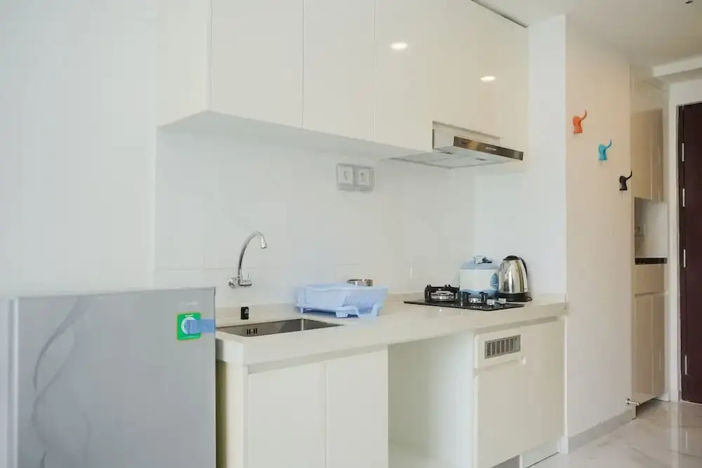 Legok: Comfy and High Floor Studio at Sky House BSD Apartment