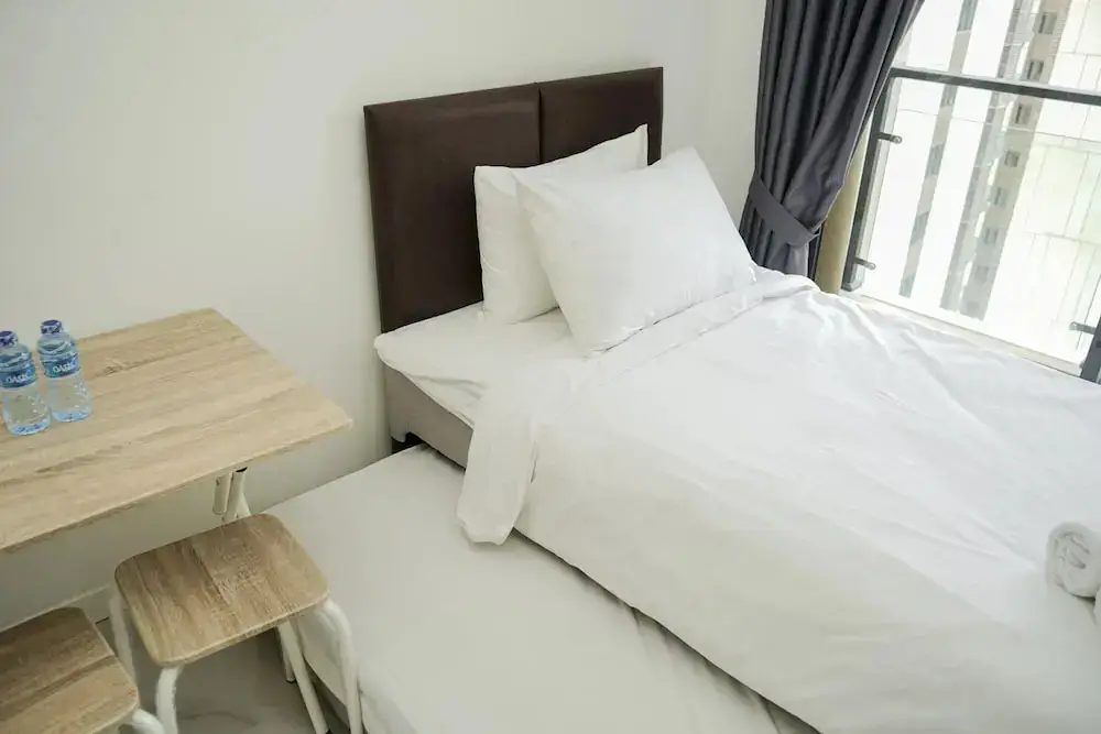 Legok: Comfy and High Floor Studio at Sky House BSD Apartment