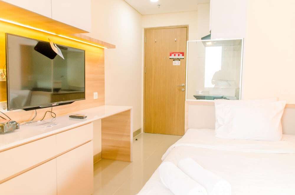 Legok: Comfy and Minimalist Studio Apartment at B Residence