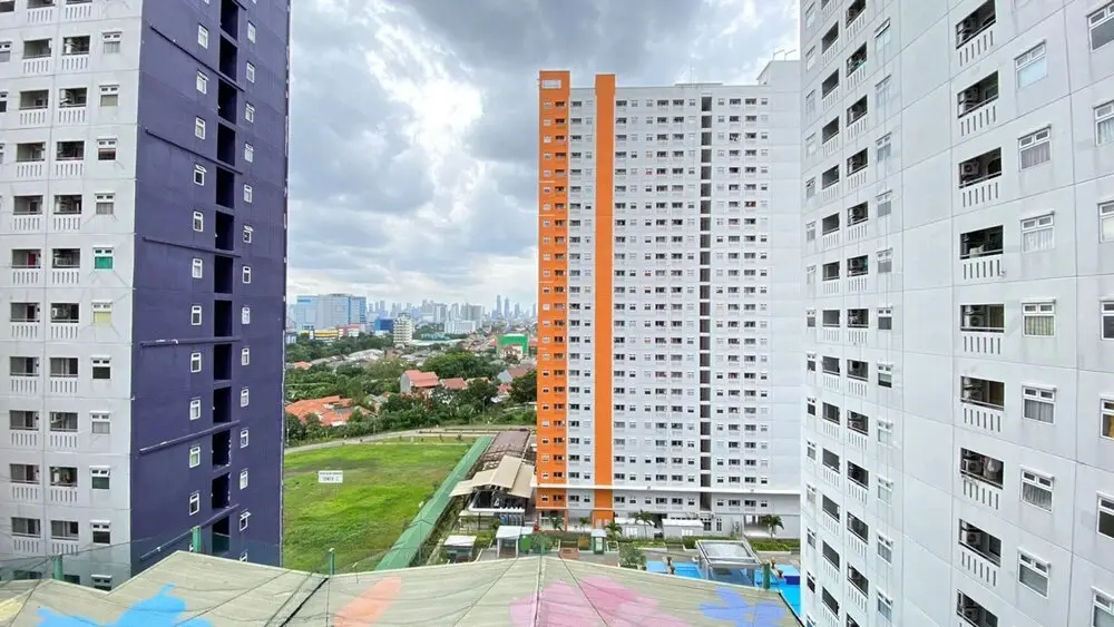 Джакарта: Nice Comfort 2BR at Green Pramuka Apartment