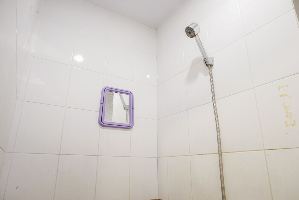 Джакарта: Nice Comfort 2BR at Green Pramuka Apartment
