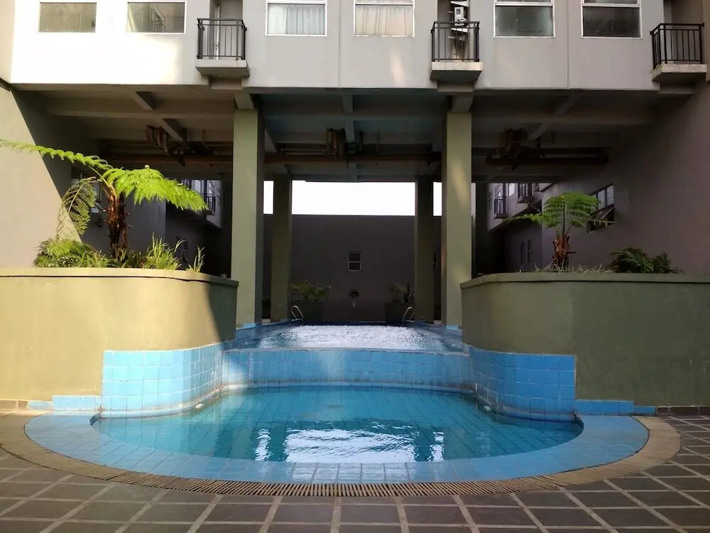 Бандунг: Well Furnished Studio Room at Grand Asia Afrika Apartment