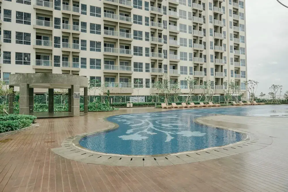 Джакарта: Comfort and Homey Studio at Green Sedayu Apartment