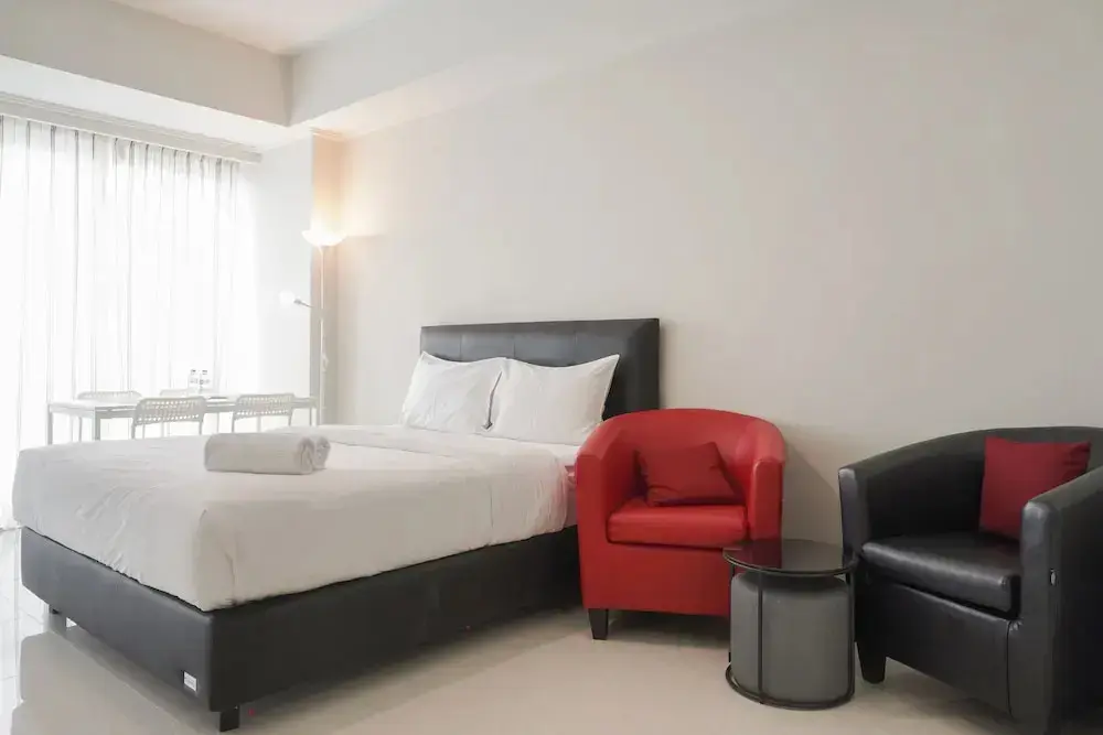 Джакарта: Comfort and Homey Studio at Green Sedayu Apartment