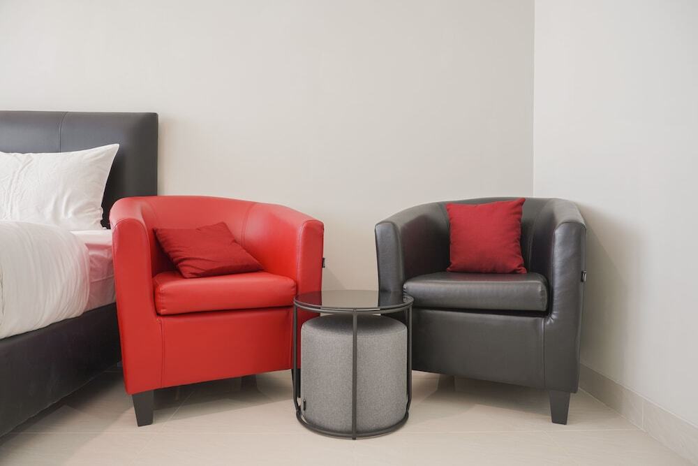 Джакарта: Comfort and Homey Studio at Green Sedayu Apartment