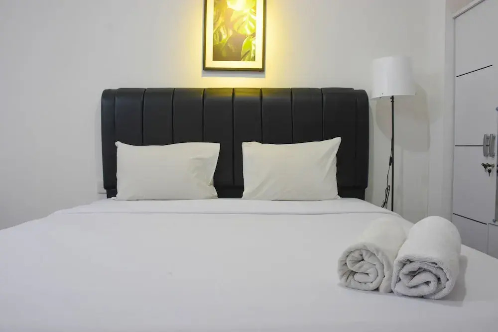 Джакарта: Elegant and Comfy Studio at Bassura City Apartment