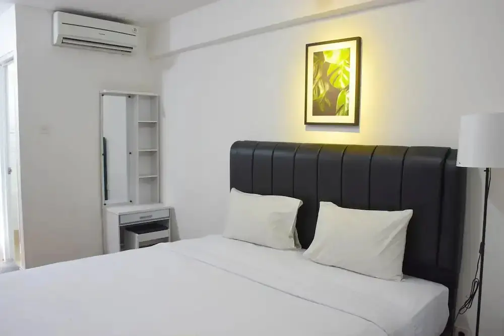 Джакарта: Elegant and Comfy Studio at Bassura City Apartment