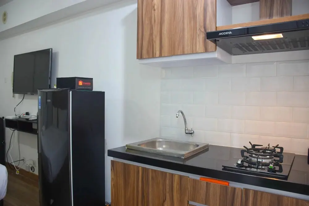 Джакарта: Elegant and Comfy Studio at Bassura City Apartment