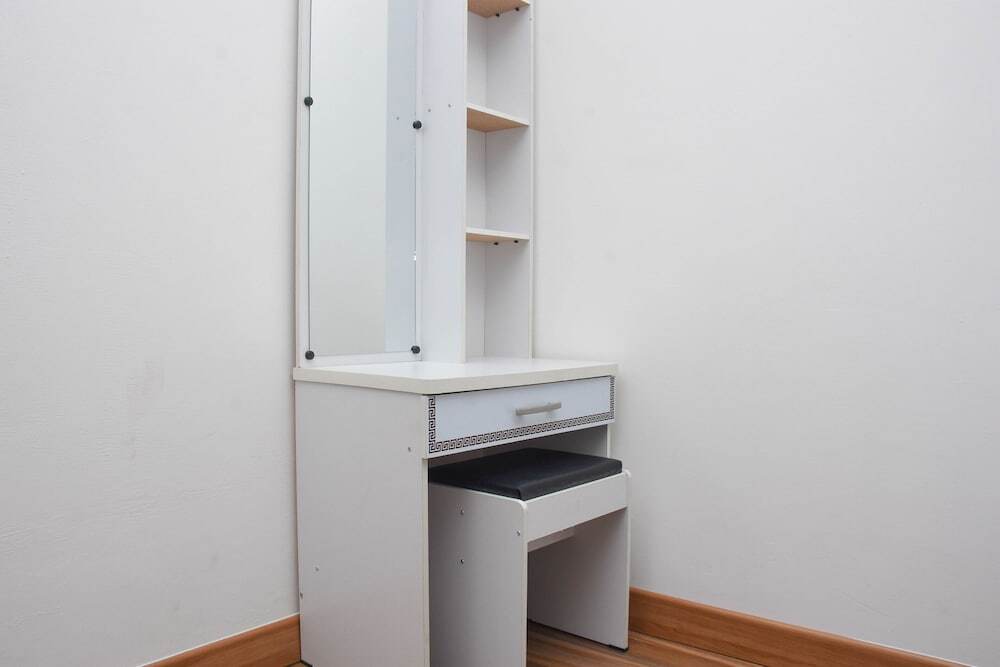 Джакарта: Elegant and Comfy Studio at Bassura City Apartment