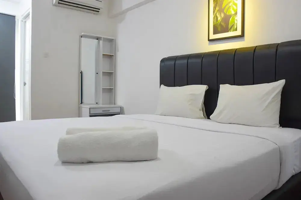 Джакарта: Elegant and Comfy Studio at Bassura City Apartment