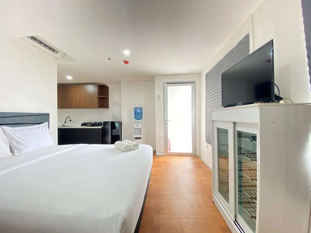 Бандунг: Spacious Studio Room at Apartment Grand Asia Afrika Residence