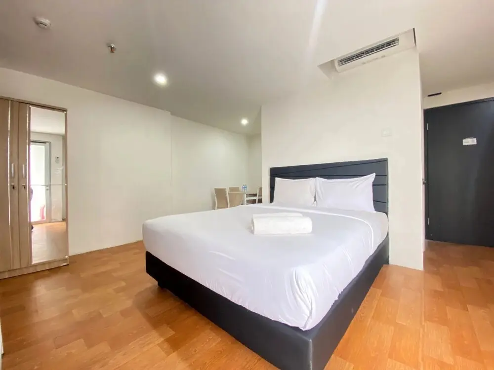 Бандунг: Spacious Studio Room at Apartment Grand Asia Afrika Residence
