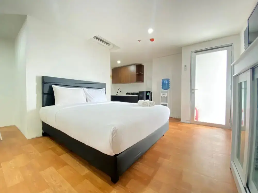 Бандунг: Spacious Studio Room at Apartment Grand Asia Afrika Residence