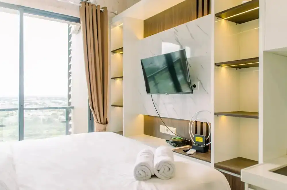 Legok: Modern and Cozy Studio at Sky House BSD Apartment